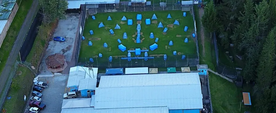 Vista aérea de las canchas de QuitoPaintball en Quito